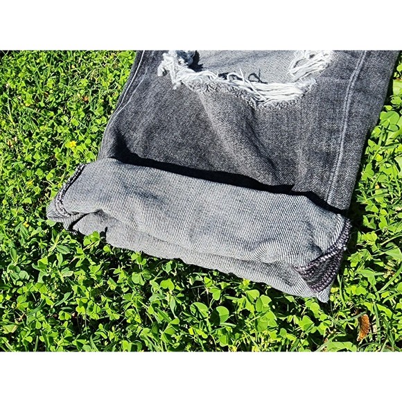 American Eagle Comfort Stretch Capri Black Wash Distressed Ripped Shorts Size 16 - Picture 5 of 9